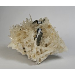 Hübnerite on quartz M01145